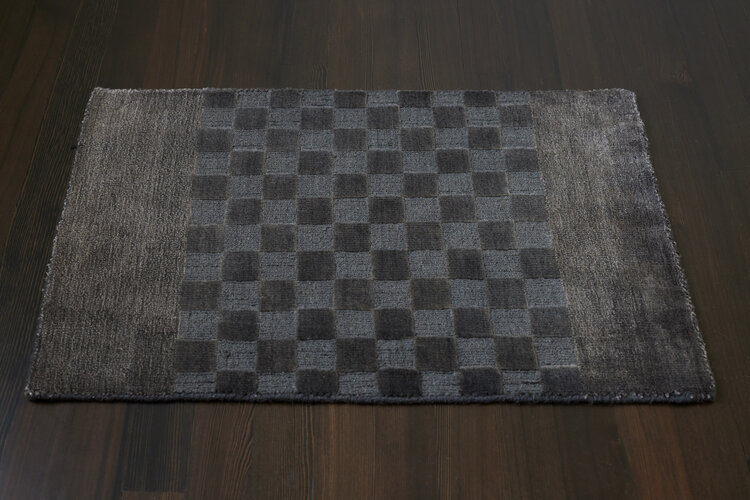 Checkered Black Rug: 2’ x 3’ - KTY