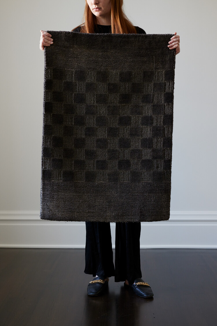 Checkered Black Rug: 2’ x 3’ - KTY