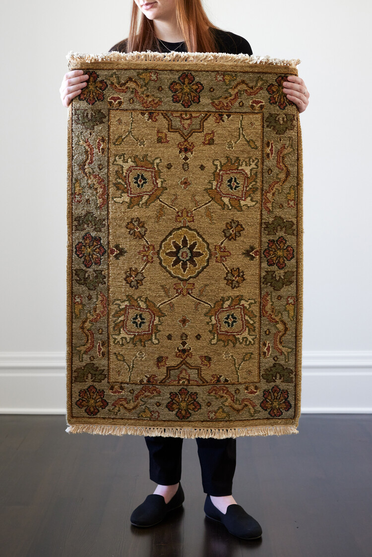 Traditional Floral Rug: 2’ x 3’ - KTY