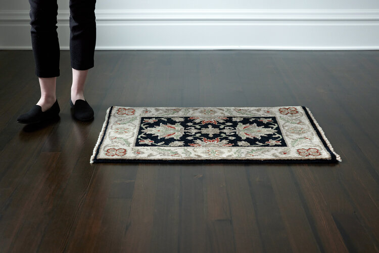 Black / Ivory Rug: 2’ x 3’ - KTY