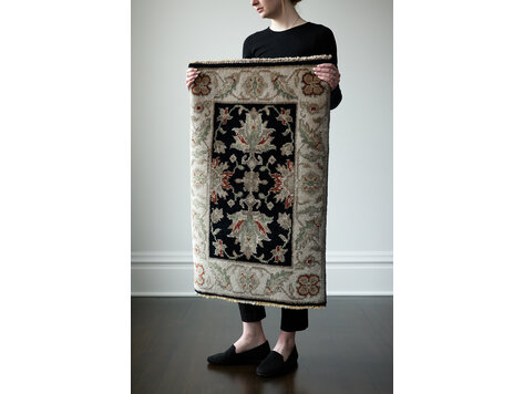 Black / Ivory Rug: 2’ x 3’ - KTY