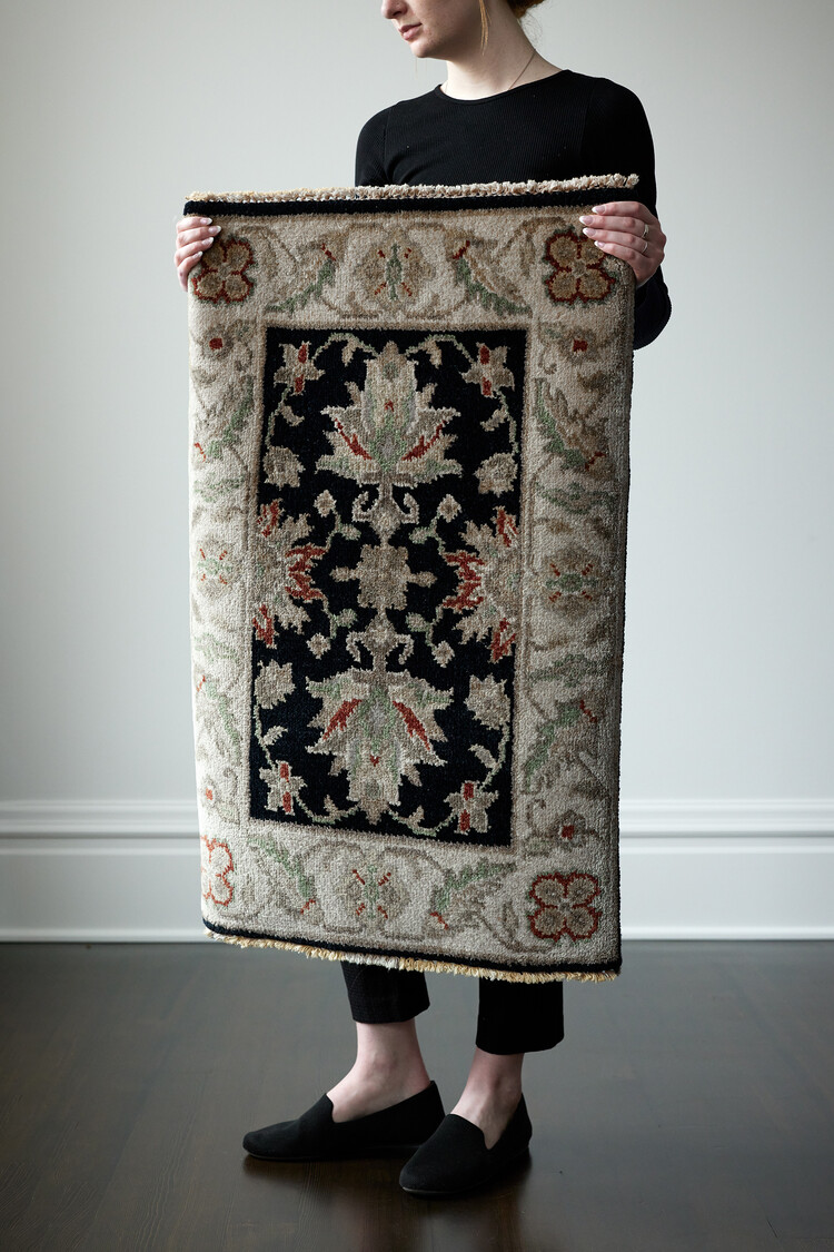 2’ x 3’ Black / Ivory Rug - KTY