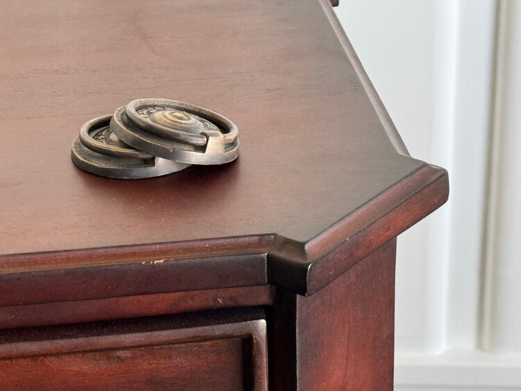 Commode w/ Flat Canted Edges: Med - BLX