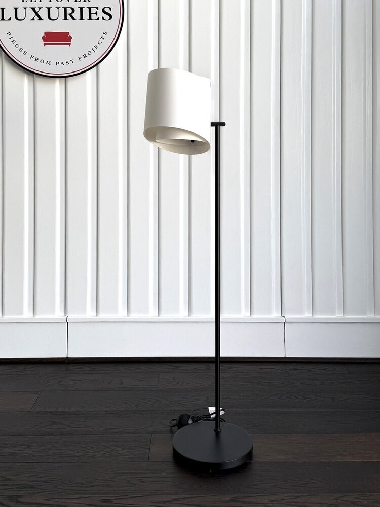 Paerero Task Floor Lamp