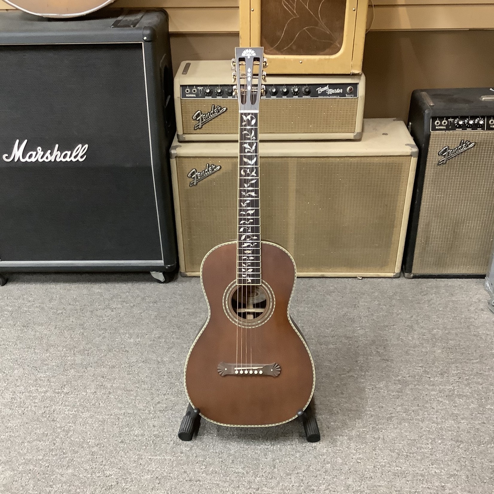 Washburn R320SWRK Solid Top Vintage Parlor Acoustic Guitar Case