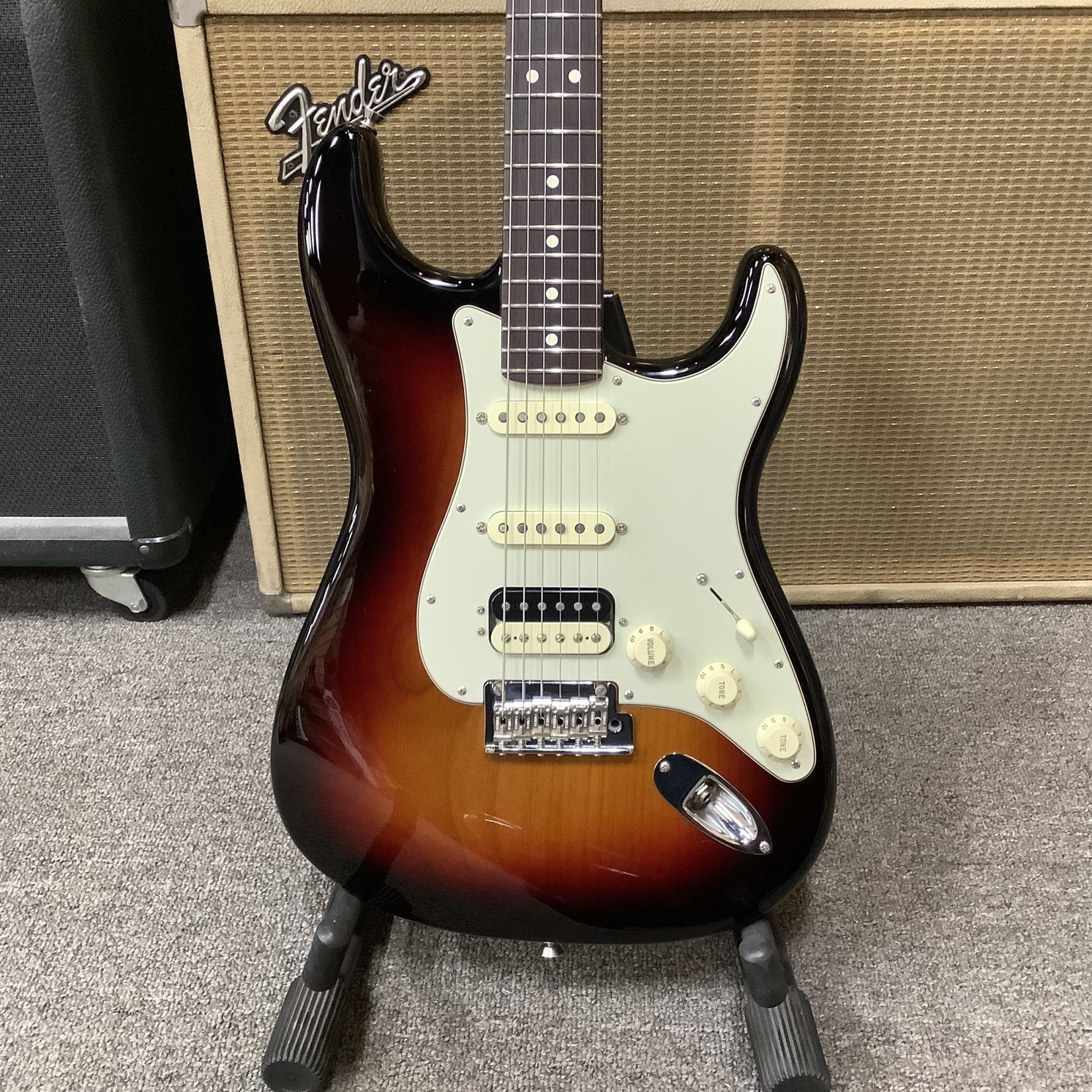 Fender 2019 Fender American Pro I Stratocaster, HSS, Sunburst, Rosewood Fingerboard