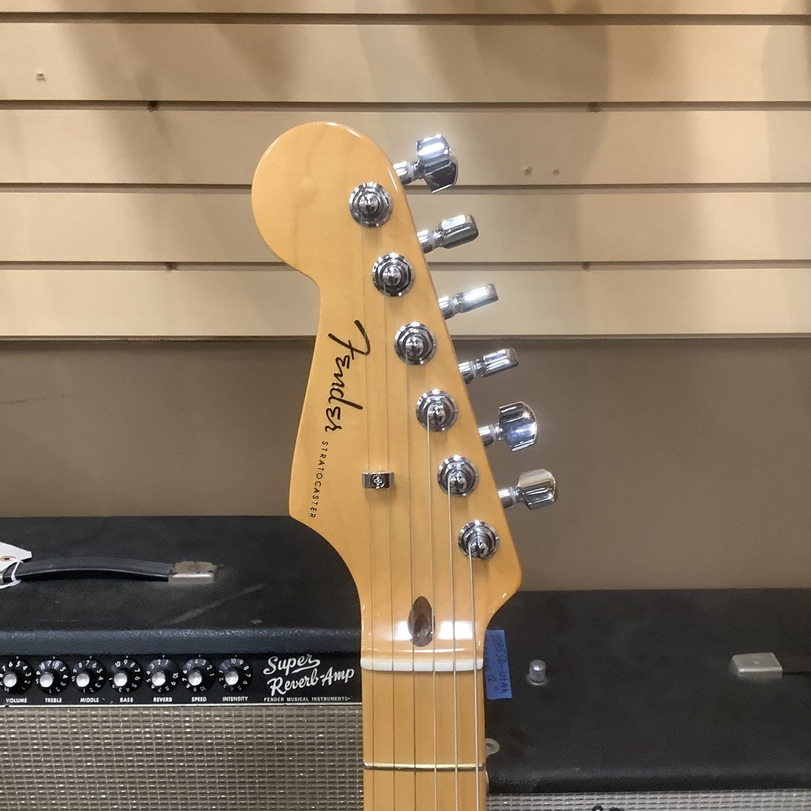 Fender 2021 Fender American Ultra Stratocaster Metallic Blue Left Handed