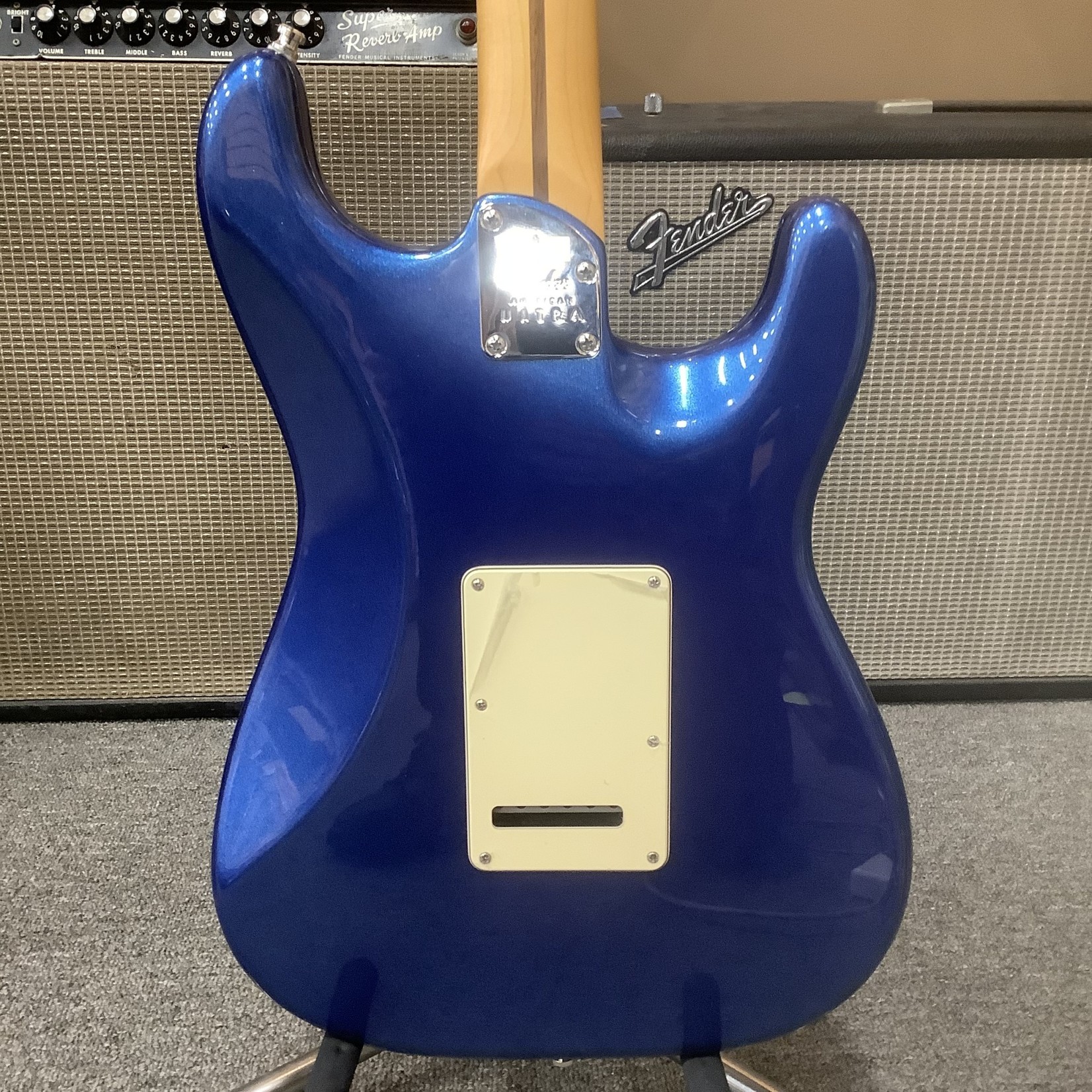 Fender 2021 Fender American Ultra Stratocaster Metallic Blue Left Handed