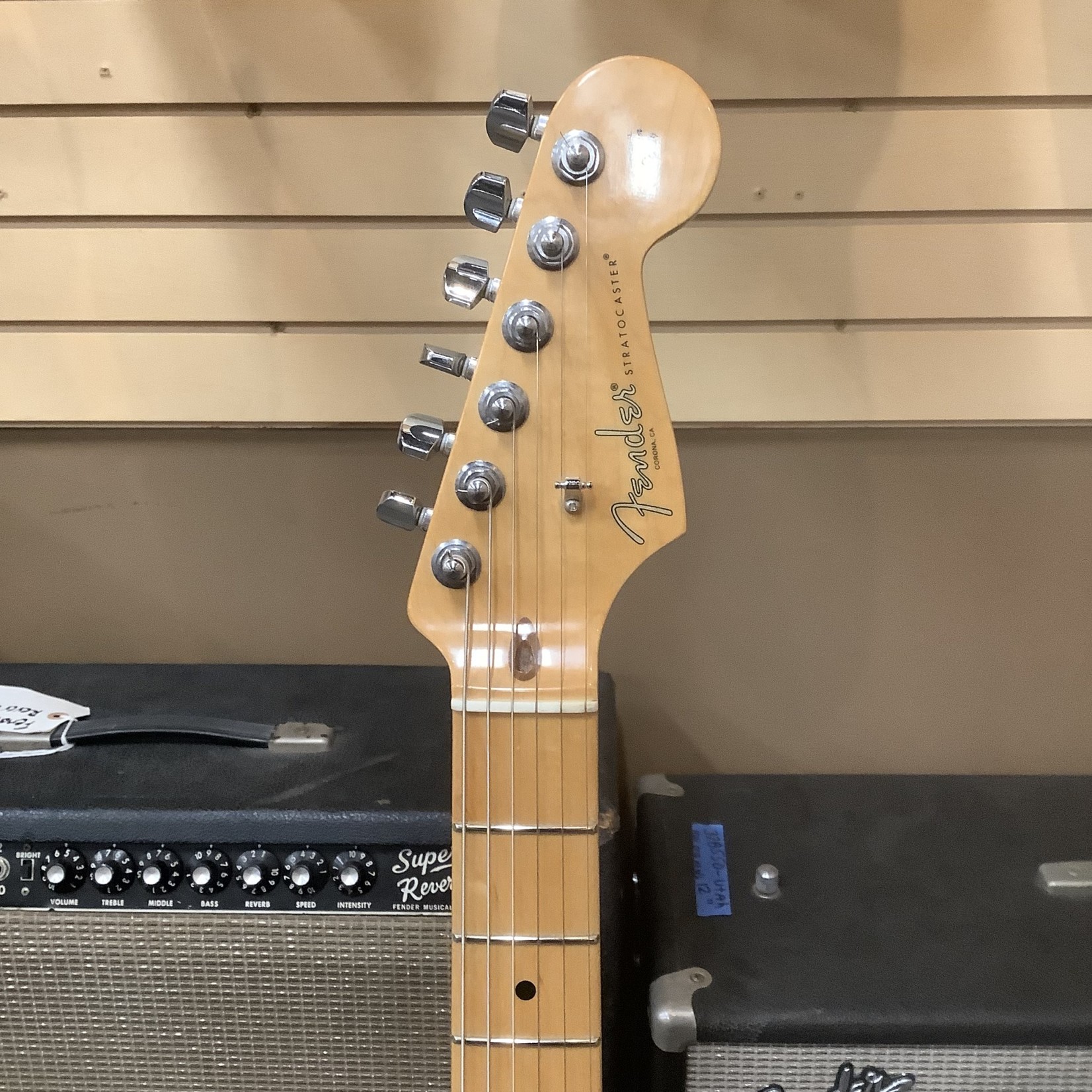 Fender 2016 Fender Stratocaster 3-Tone Sunburst Maple Fingerboard