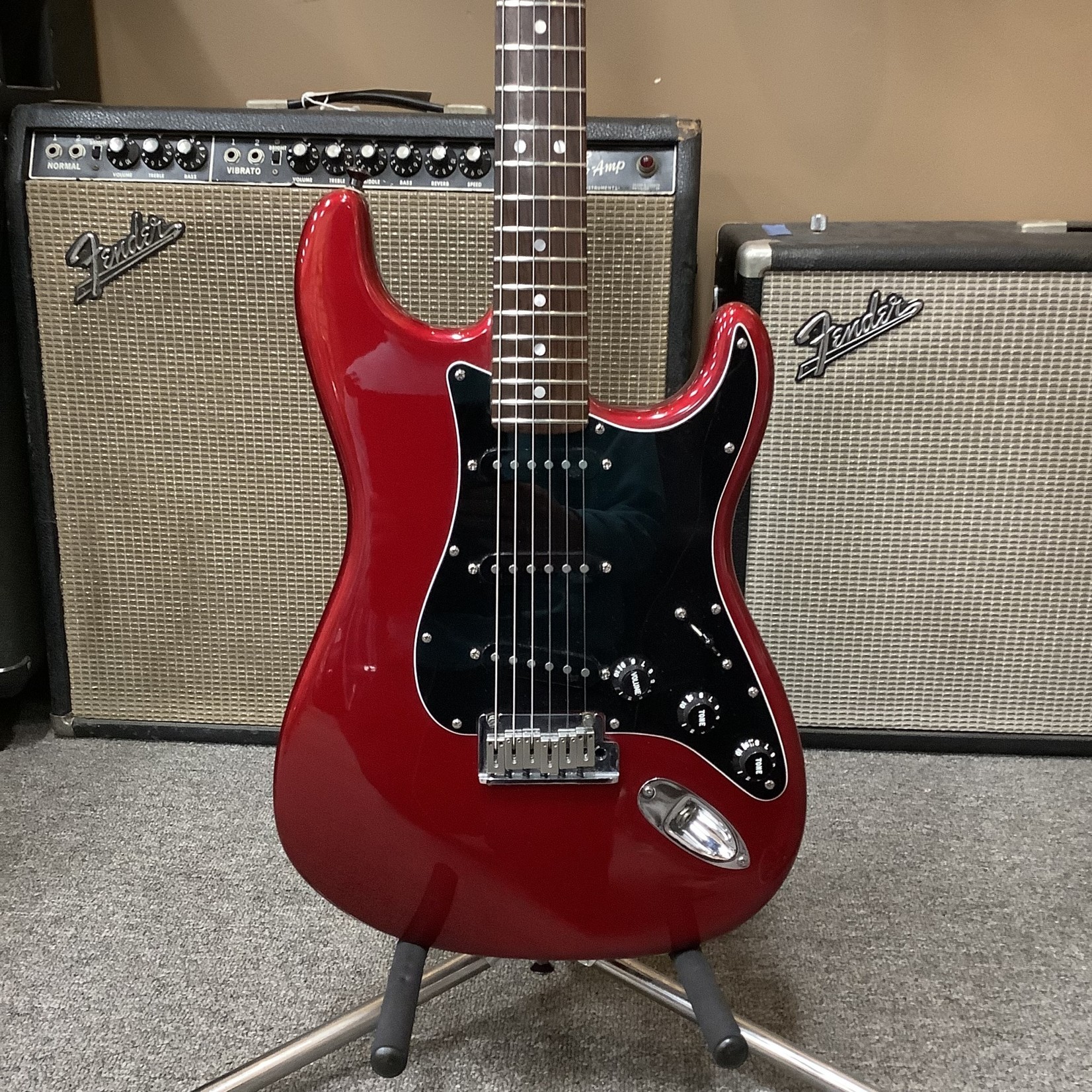 Fender 2005 Fender Deluxe Stratocaster Metallic Red