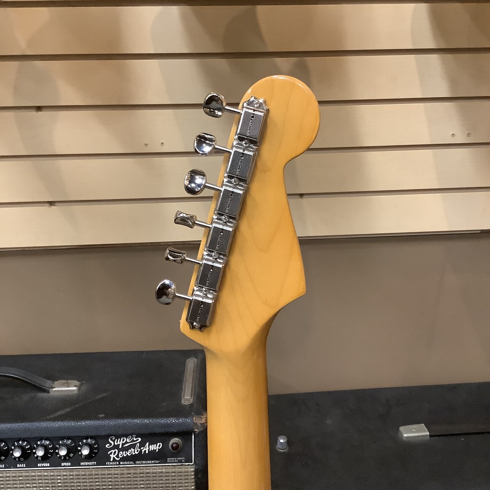 Fender 2023 Fender American Vintage II 1961 Stratocaster Fiesta Red Left Handed