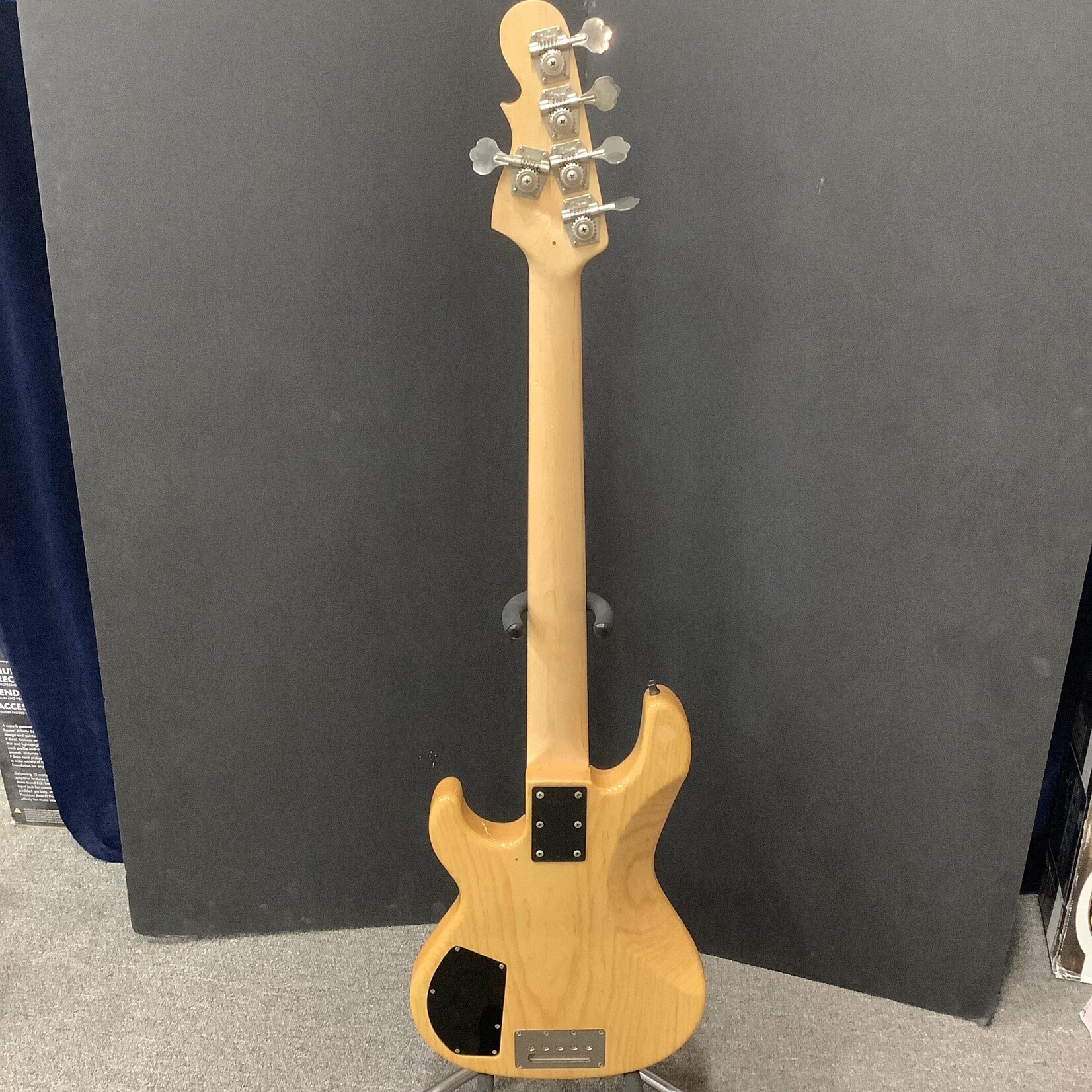 G&L 1995 G&L L-5500 5-String Bass Natural