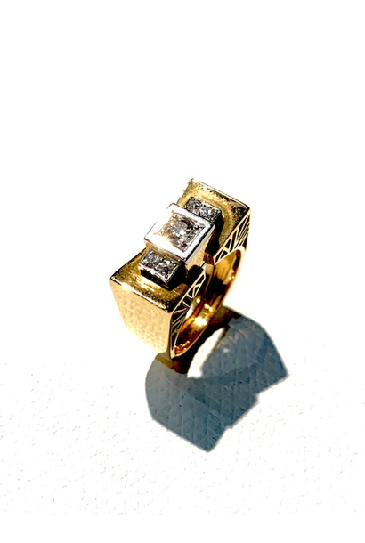 Vintage 18ct Yellow Gold and Platinum Diamond Dress Ring - c1940. Size "N"