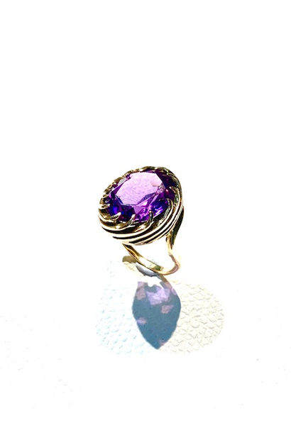 Vintage 10ct Yellow Gold and Oval Cut Amethyst Cocktail Ring. Size "K"