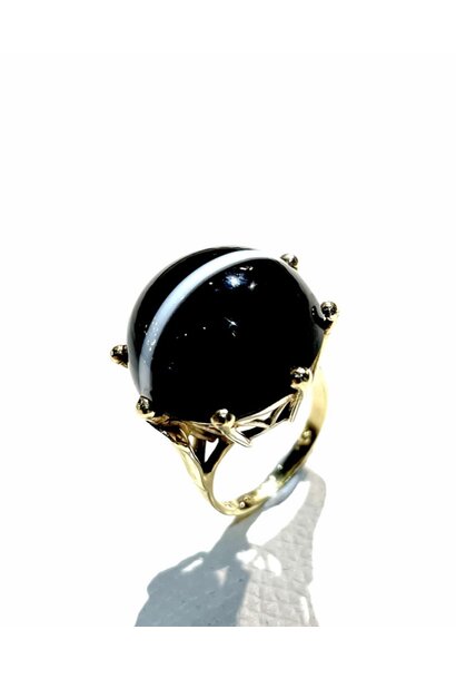Vintage Large Round Cabochon Cut Black Onyx with a White Stripe Cocktail Ring. Size'J+  - 8ct Yellow Gold