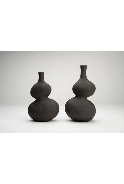 Eloise White - Curvaceous, 2021 - Black stoneware - 31x19x10cm (left)