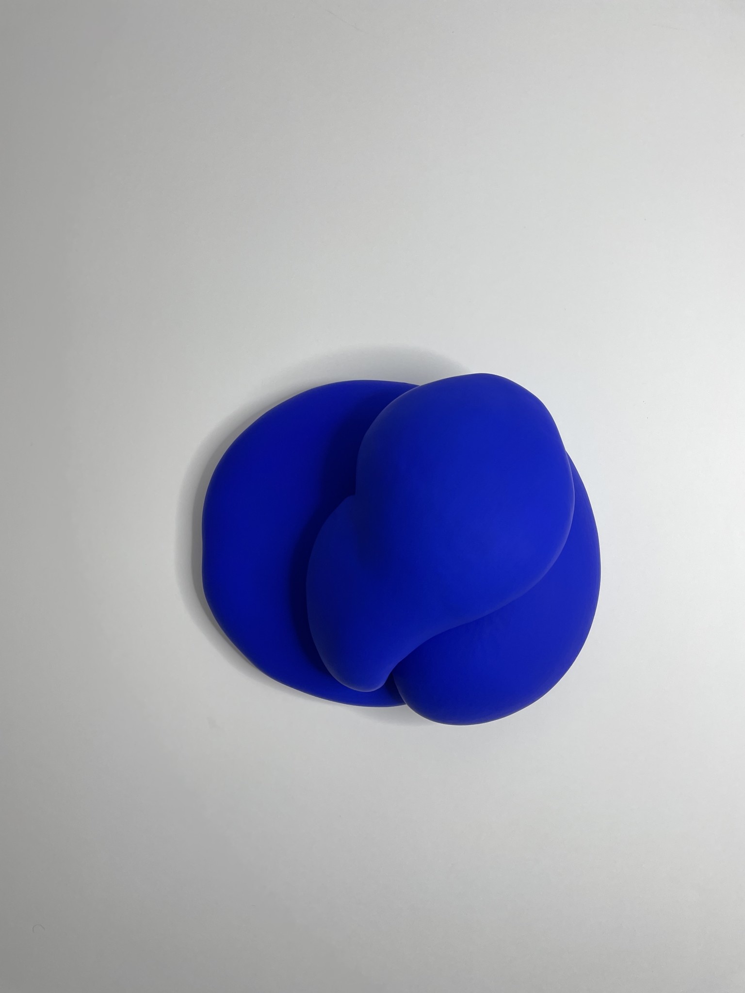 SOLD - Valery Guo - Gwaii (Blue), 2021 - Foam, concrete, resin and pigment - 60x55x20cm-2