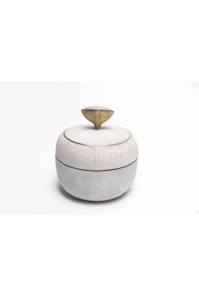 Kifu Paris - Pedestal Knob Box - Medium Round - Antique Natural Shagreen with Bronze-Patina Brass Knob