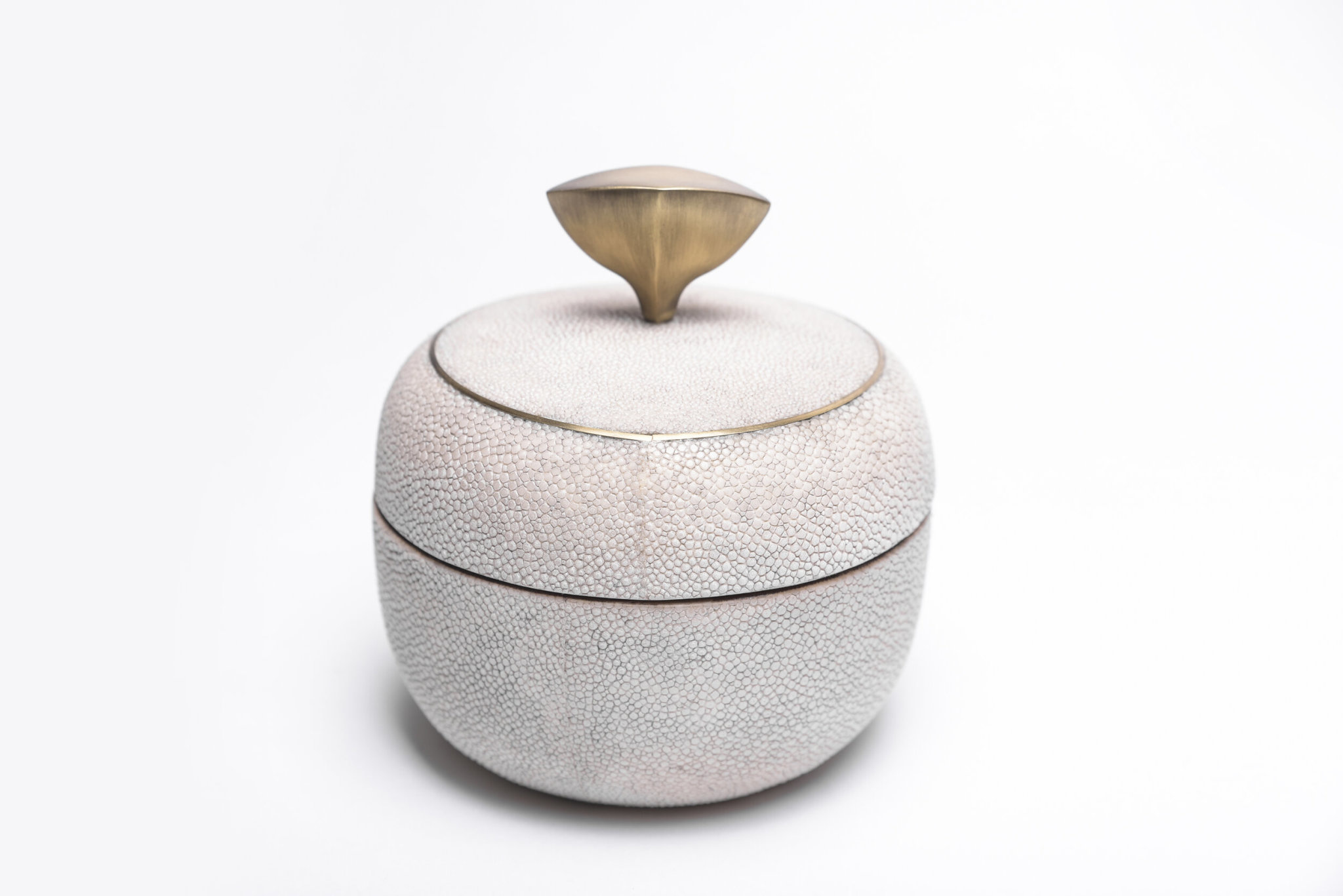 Kifu Paris - Pedestal Knob Box - Medium Round - Antique Natural Shagreen with Bronze-Patina Brass Knob-1