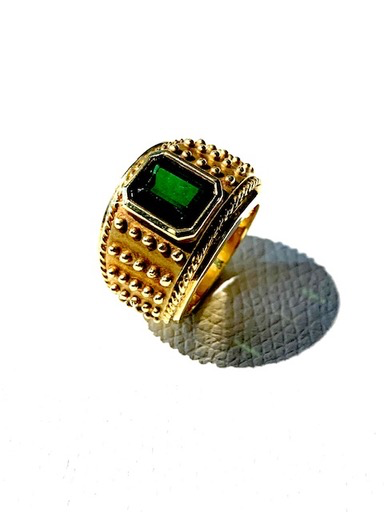 Unique Vintage 18ct Yellow Gold and Tourmaline Ring - Heavy Set with Rivet Detail c1960. Size "M"-1