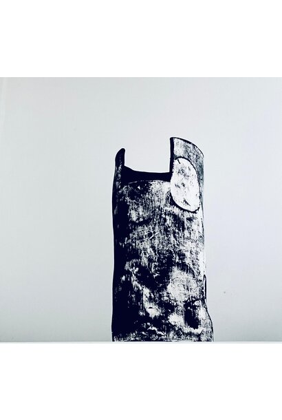 CLAY OF FIRES o+ - ponder, i wonder, le pont, 2024 - White earthenware with matte black glaze - 25x12x12cm