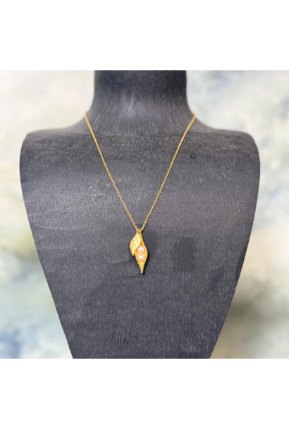 WILFRID & HEATH - Leaf and Pearl Pendant with Chain - Gold Plated Brass - India