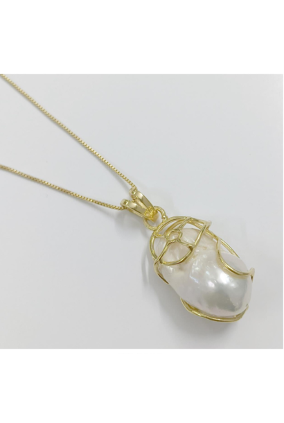 WILFRID & HEATH - Capri Pearl Pendant with chain -18kt Gold Plated Brass