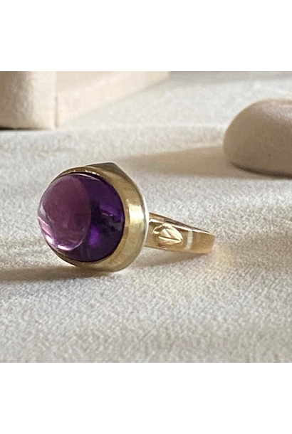 JOYASABI - Large Cabochon Amethyst Ring (14ct amethyst) Set in 18ct Yellow Gold and Silver Handmade Setting n- Handmade in Tasmania
