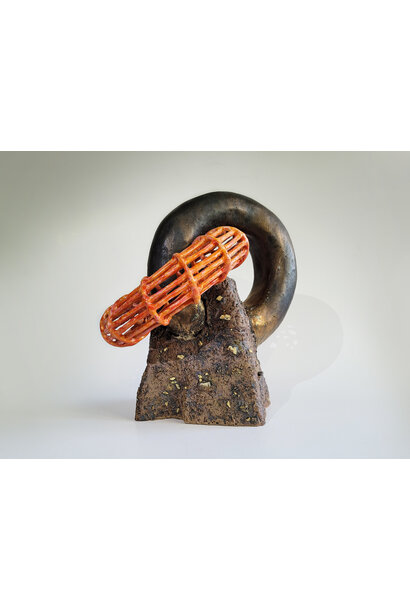 Iole McLachlan - Infinite Loop, 2025 - Glazed stoneware, cane, paper mache and resin - 36x15x13cm