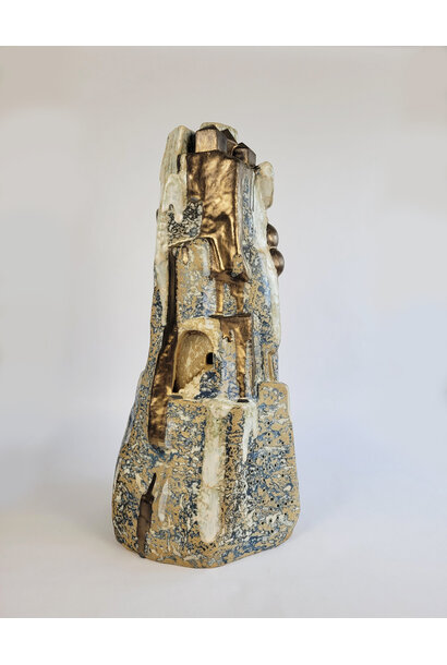 Iole McLachlan - Finding Home, 2025 - Glazed stoneware - 52x25x26cm