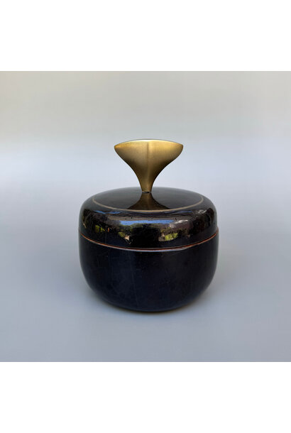 Kifu Paris - Pedestal Knob Box - Small Round Black Pen Shell with Bronze-Patina Brass Knob