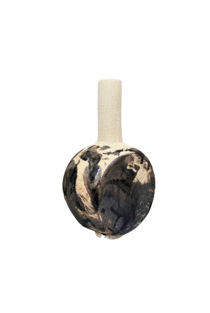 Linda Bretherton - Raku Takai, 2025 - Raku stoneware, glaze and liquid quartz - 35x19.5x14cm