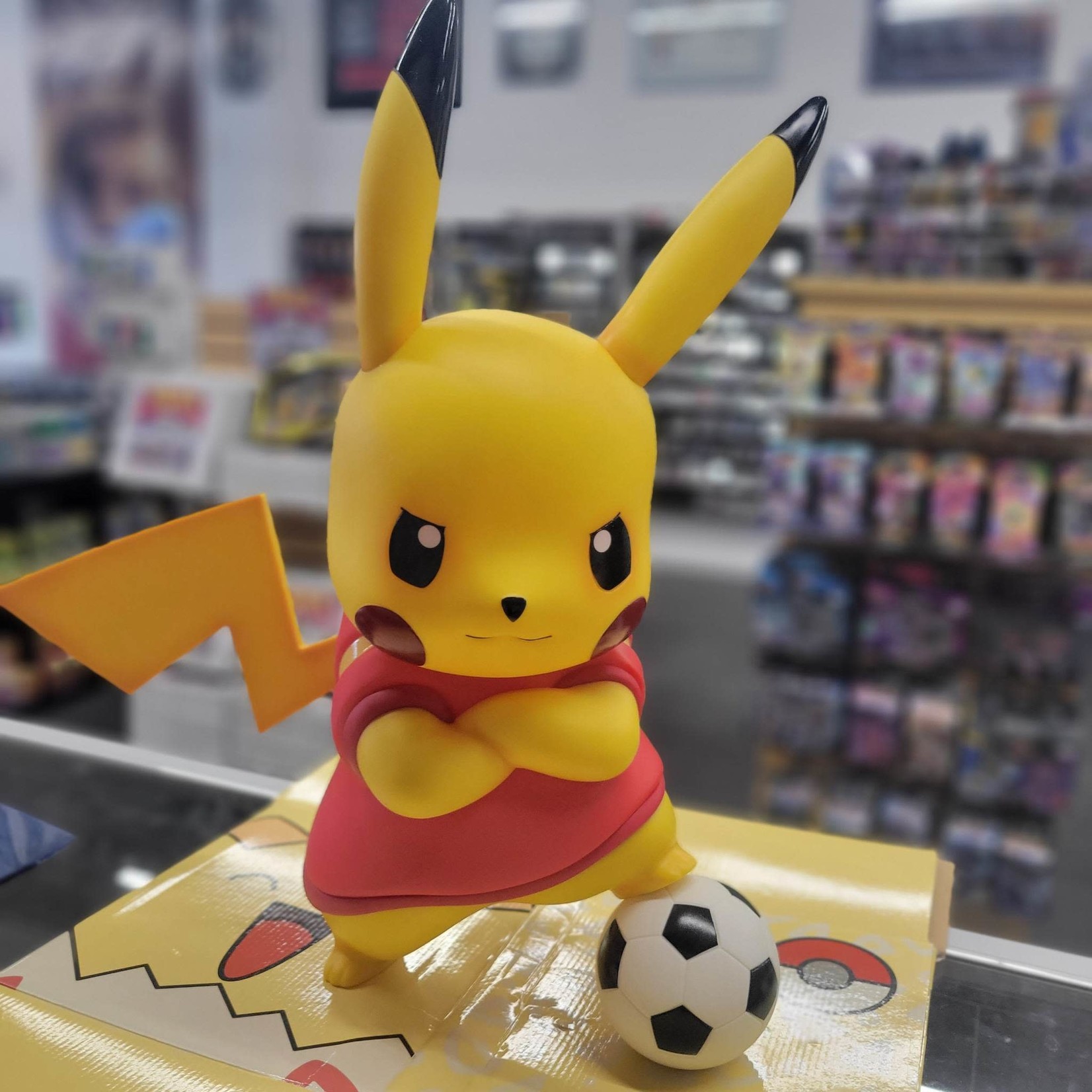 KL Distribution Figurine Géante Pokemon - Pikachu Soccer Player