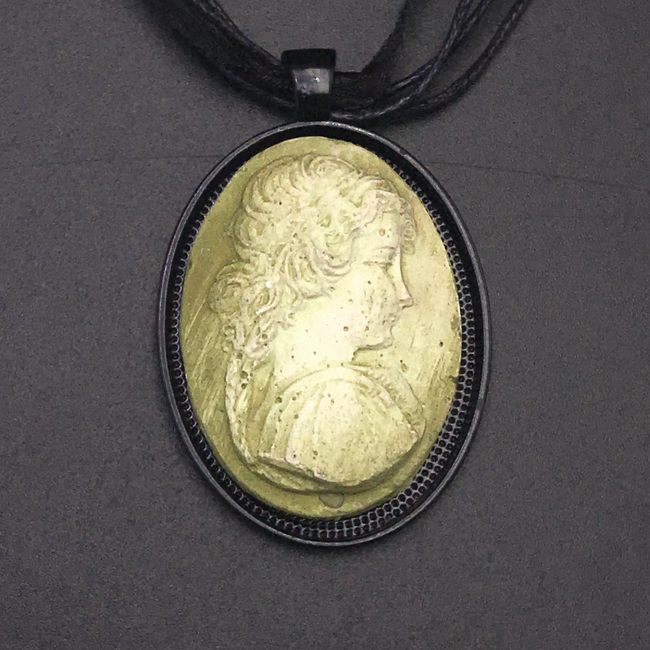 Victorian Girl Abigail Necklace