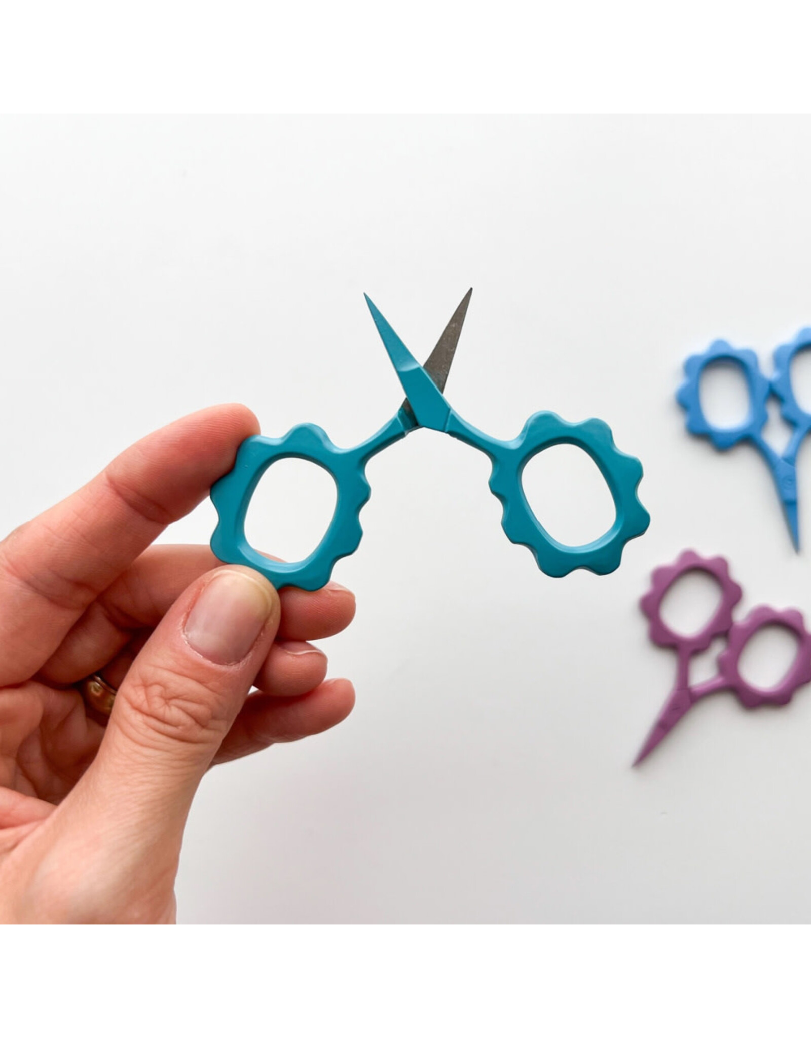 Matryoshka Doll Shop Tiny Embroidery Flower Scissors, Assorted Colors