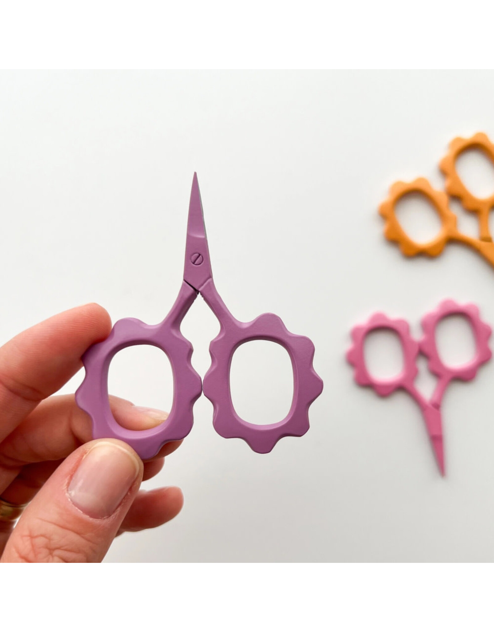 Matryoshka Doll Shop Tiny Embroidery Flower Scissors, Assorted Colors