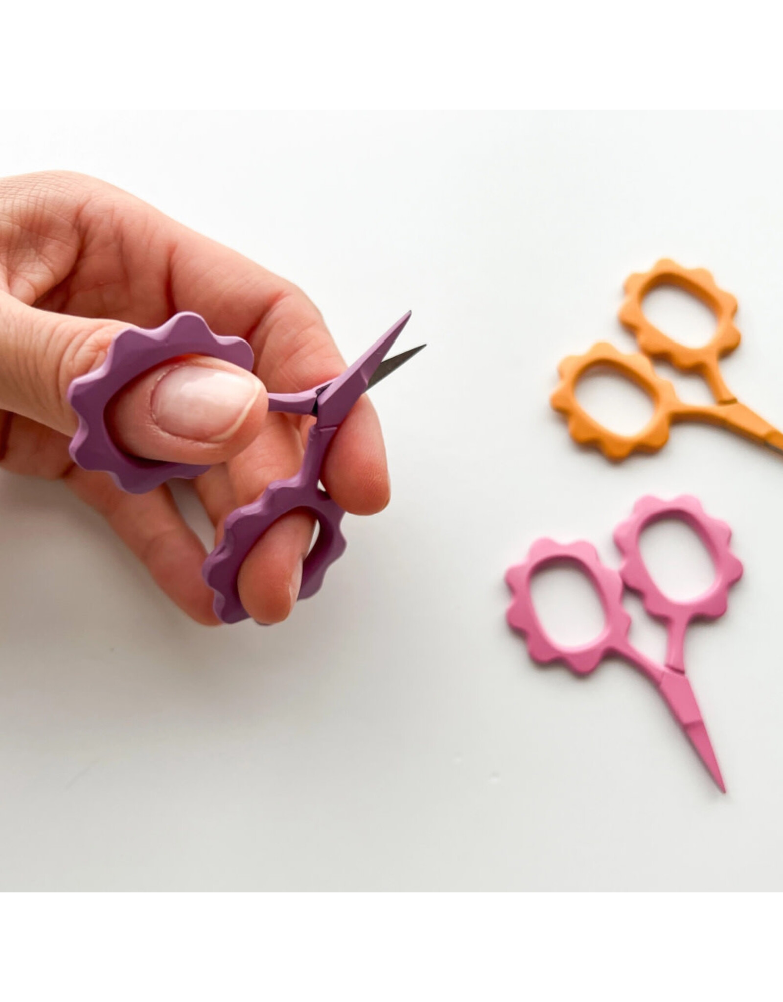 Matryoshka Doll Shop Tiny Embroidery Flower Scissors, Assorted Colors