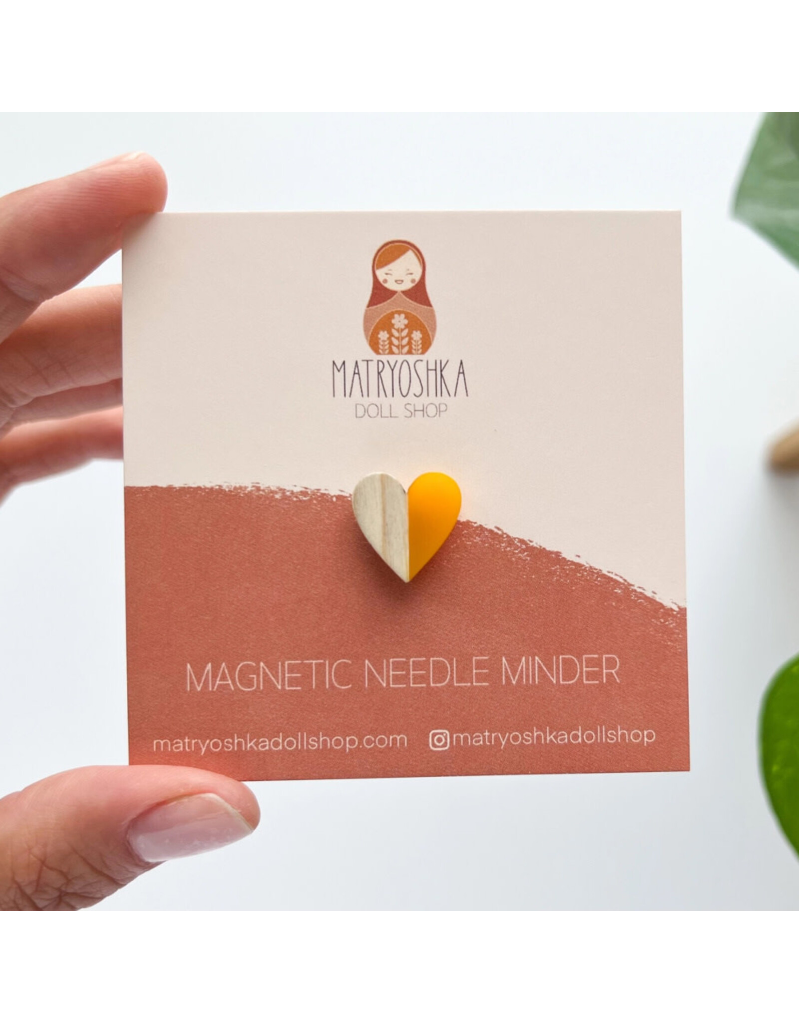 Matryoshka Doll Shop Heart Magnetic Needle Minder