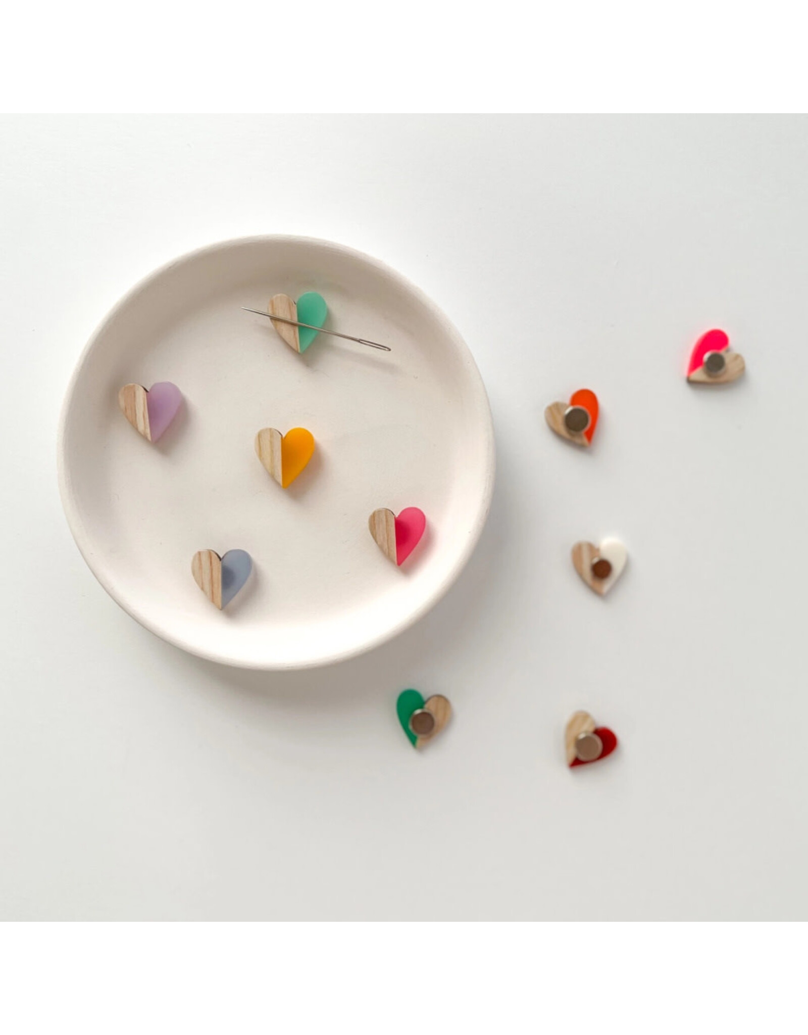 Matryoshka Doll Shop Heart Magnetic Needle Minder