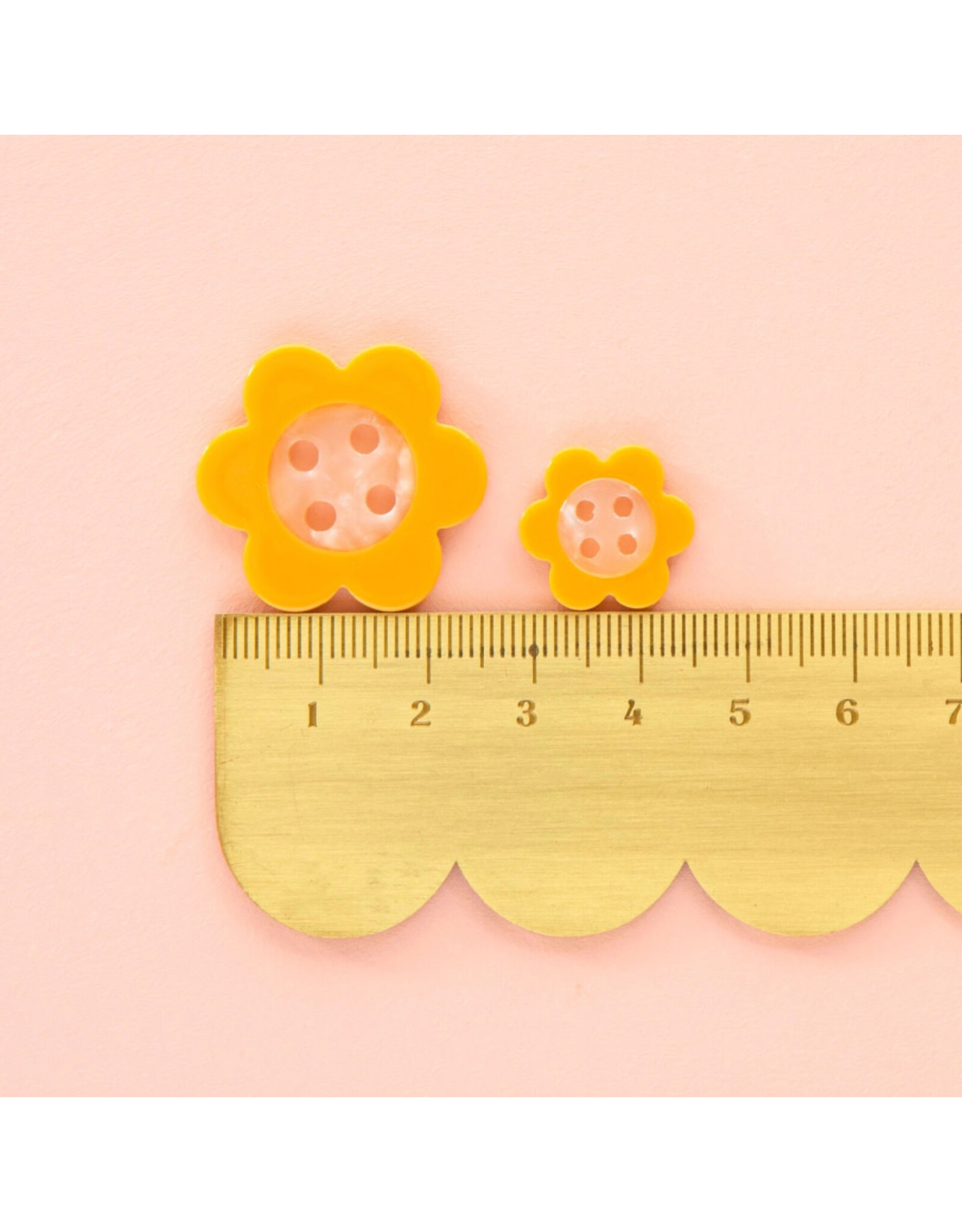 Sarah Hearts Buttons, Yellow Daisy, Small 5/8"