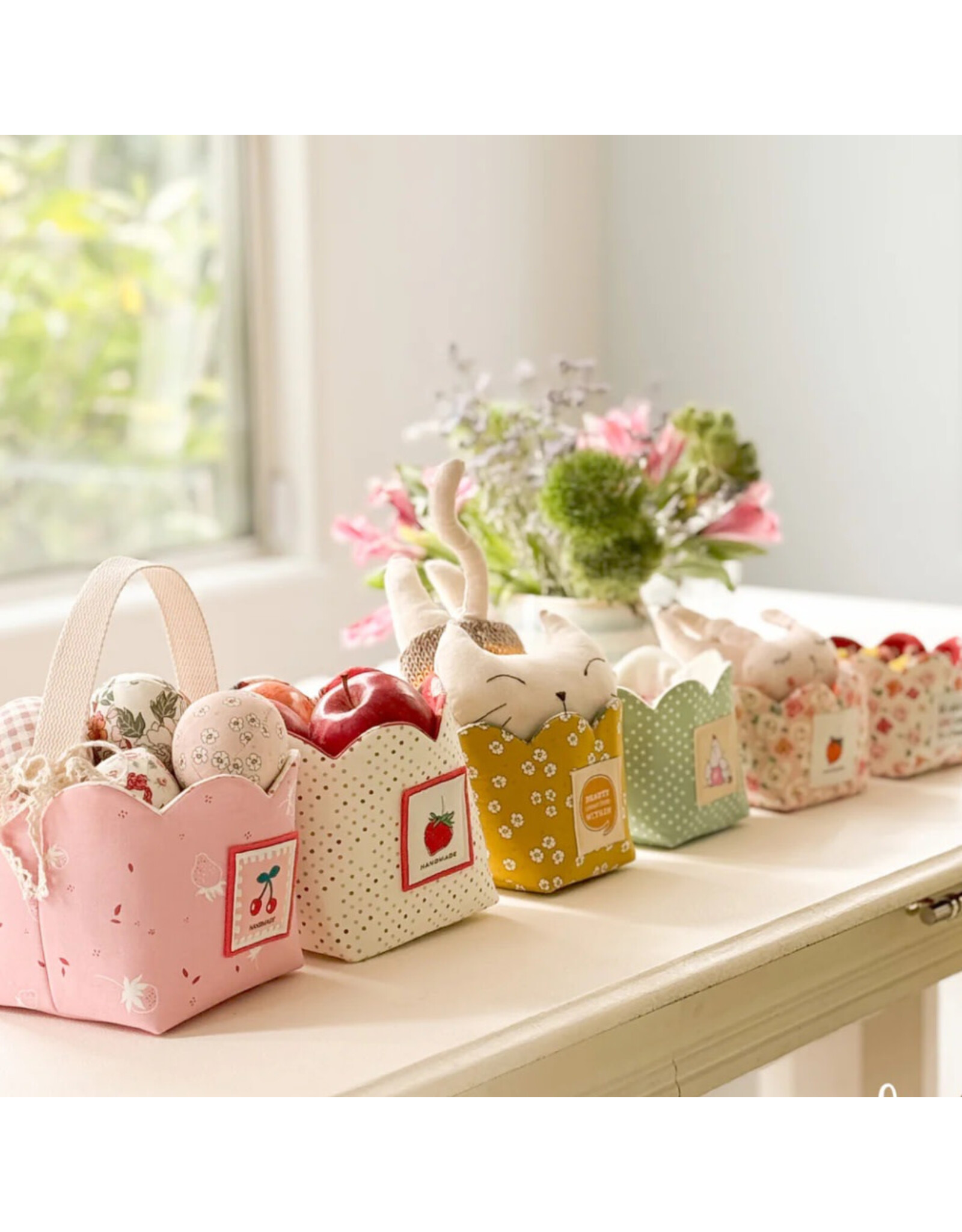 Minki Kim Scalloped Basket Trio Pattern