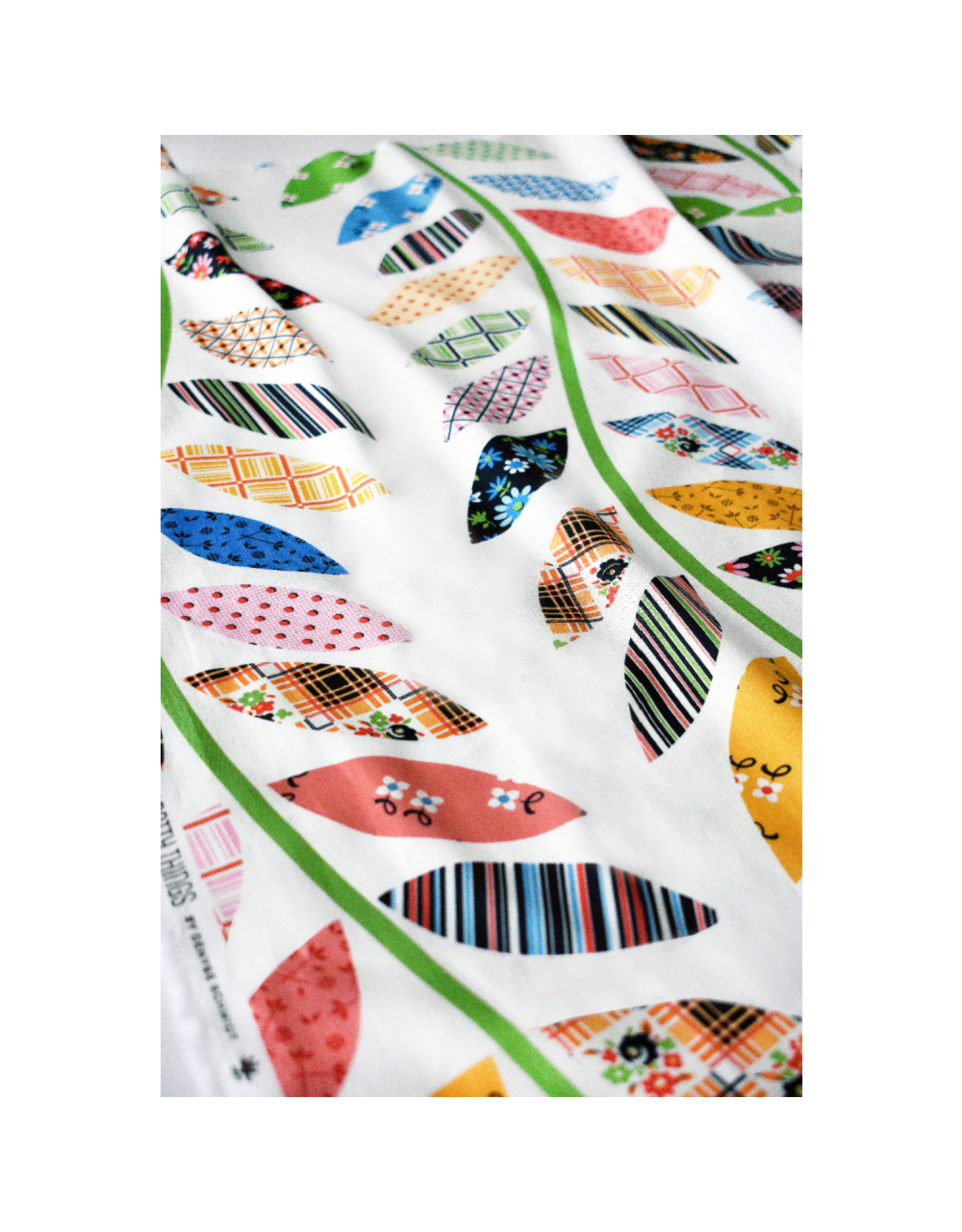 Denyse Schmidt Made Easy, Leafy Vine Cheater in Ivory, Fabric Half-Yards