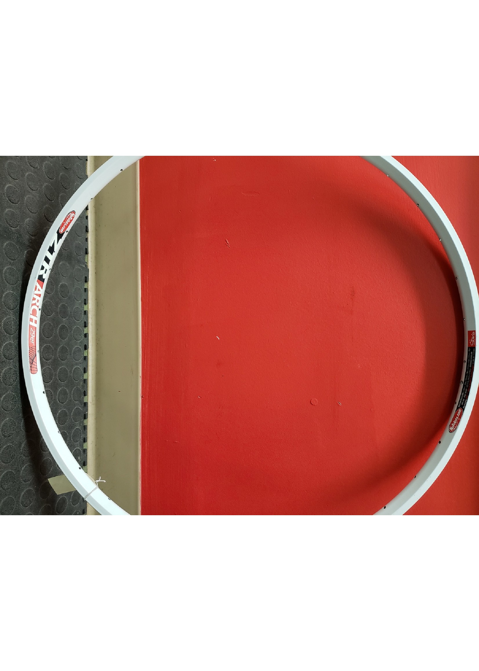 Stan's No Tubes ZTR ARCH 29 32H PRESTA RIM