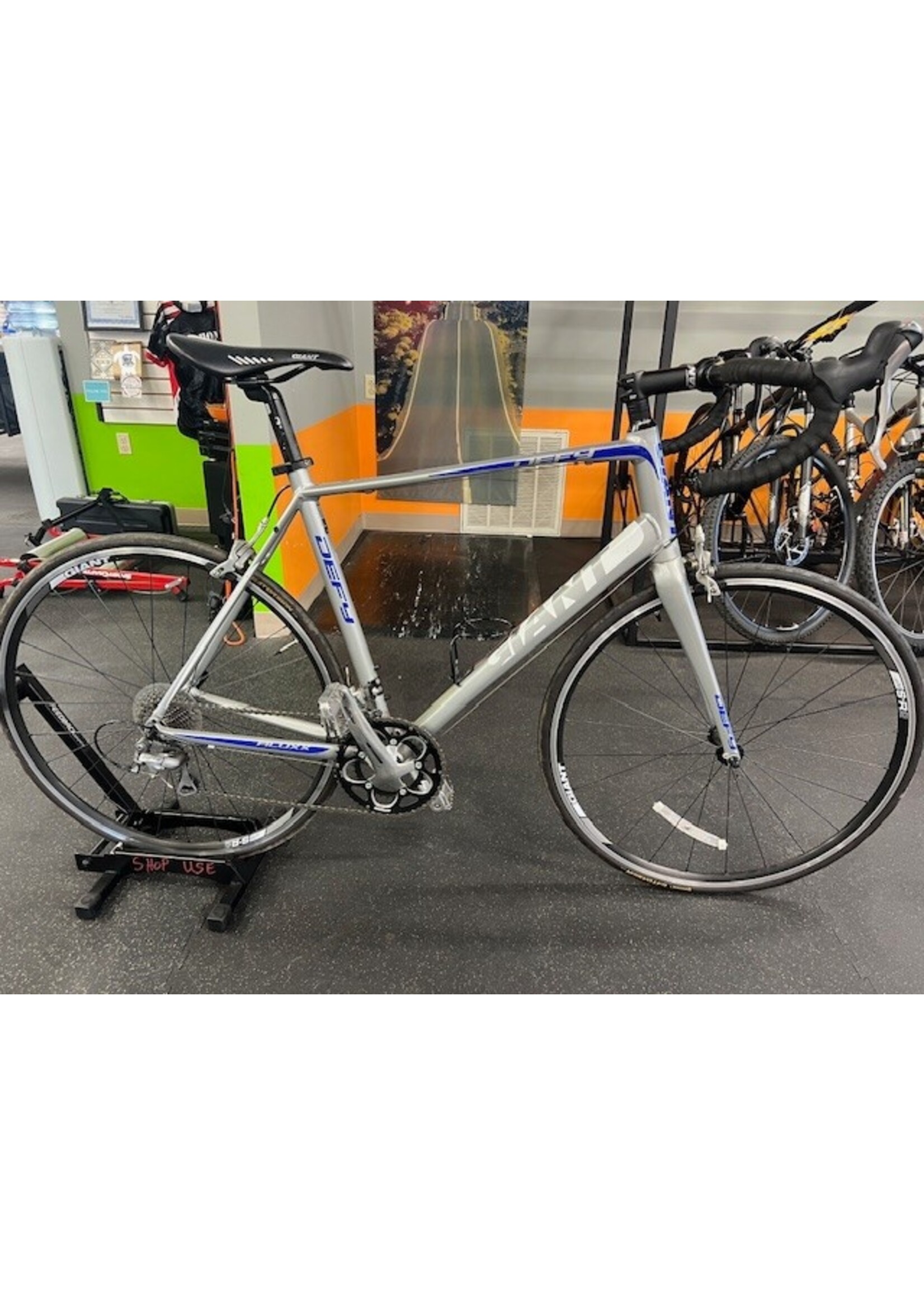 Giant Used 2013 Giant Defy 2 Large Silver