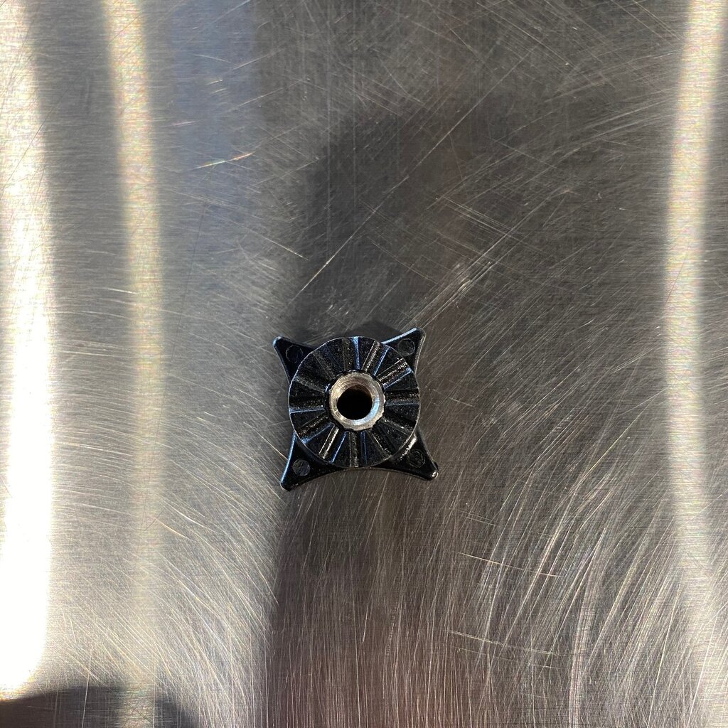 BECO B400 CLAW TOP PLASTIC NUT