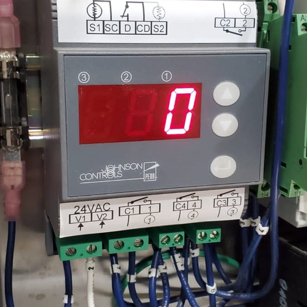 MUELLER # 9843159 CHILLER DIGITAL TEMPERATURE CONTROLLER 4-STAGE, 24VAC