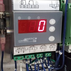 MUELLER # 9843159 CHILLER DIGITAL TEMPERATURE CONTROLLER 4-STAGE, 24VAC