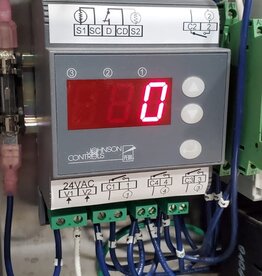 MUELLER # 9843159 CHILLER DIGITAL TEMPERATURE CONTROLLER 4-STAGE, 24VAC