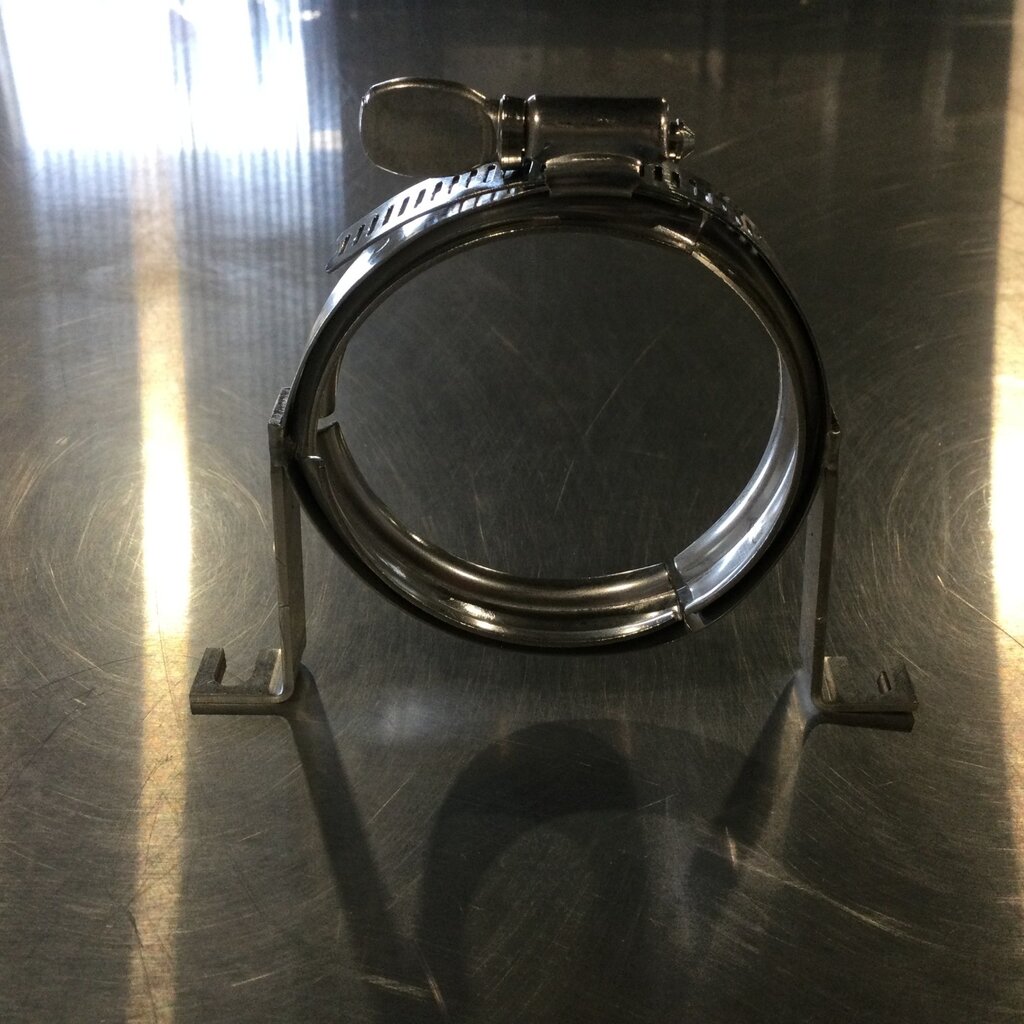 BECO 2-1/2 S/S CLAMP BRACKET