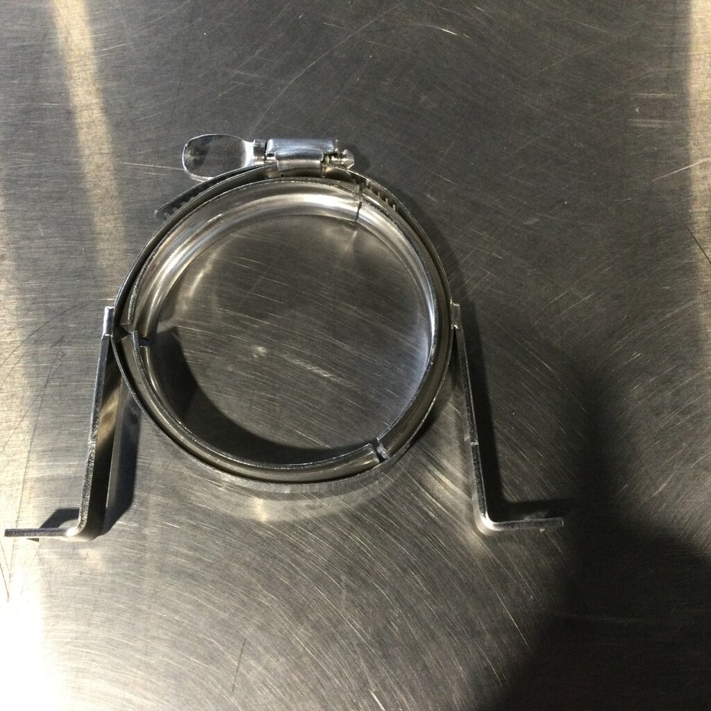 BECO 2-1/2 S/S CLAMP BRACKET